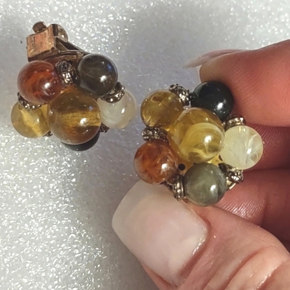 2 pr Clip-on Vintage Earrings REDUCED - Picture 4 of 16